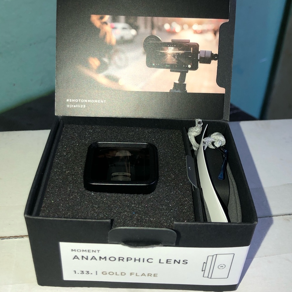 Moment Lens Anamorphic Lens Gold Flare